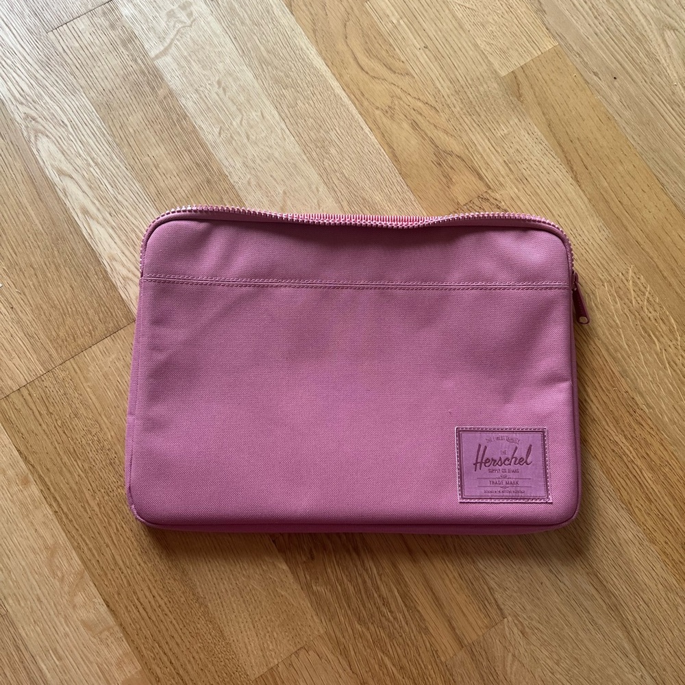 Herschel Pink Laptop Sleeve 15-16 inch *New Condition*